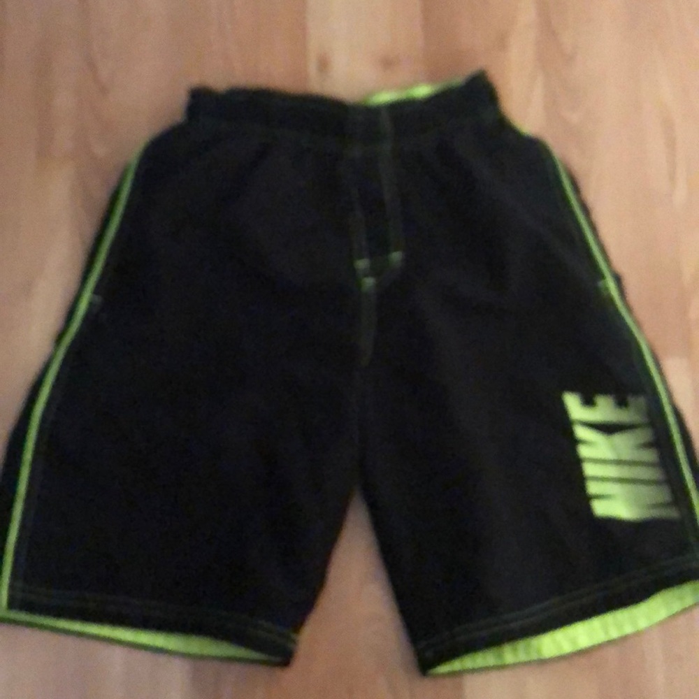 🎒 Nike boys swim trunk